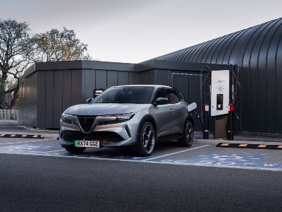 ALFA ROMEO EV GRANT MAKES ENTRY INTO ELECTRIFICATION MORE ACCESSIBLE WITH £1,500 SAVING ACROSS ENTIRE JUNIOR ELETTRICA RANGE