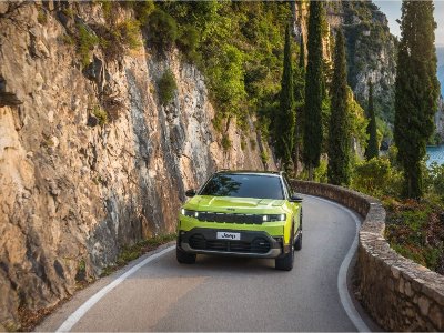 New Jeep® Compass makes its debut at 2025 Tannistest