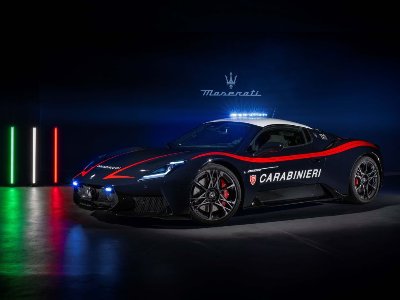 Maserati MCPURA and Alfa Romeo Giulia Quadrifoglio in livery: new cars for urgent transportation of organs and blood delivered to Carabinieri