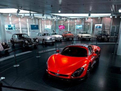 Alfa Romeo 33 Stradale celebrates historic handoffs across two continents