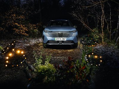 PEUGEOT LIGHTS THE WORLD’S FIRST PHOTOSHOOT POWERED BY NATURE WITH IMAGES SET TO BE DISPLAYED AT SAATCHI GALLERY