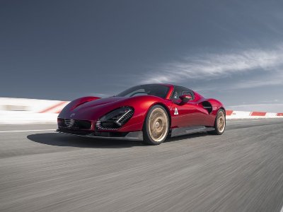 Alfa Romeo 33 Stradale an exclusive journey in spine-tingling performance and artisan production