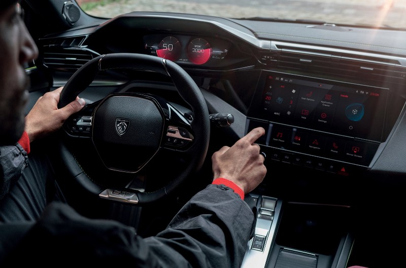 10-inch HD touchscreen https://www.researchgarage.co.uk/assets/media/peugeot308_05.jpg